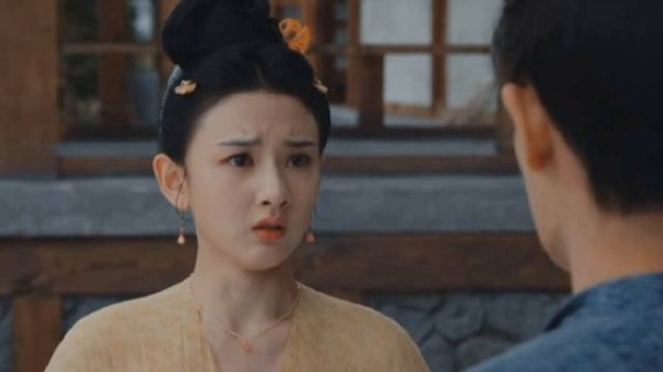 莫说违心话,休提各一方,泪珠犹热拭还长,偏要留你在身旁,共韶光