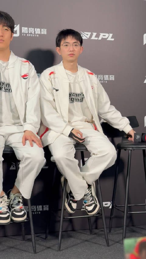 Q：如何评价Rookie solo赛的鳄鱼？