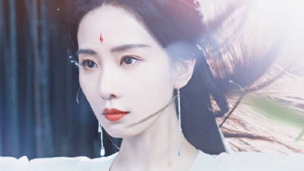 竹林舞剑，英姿飒爽