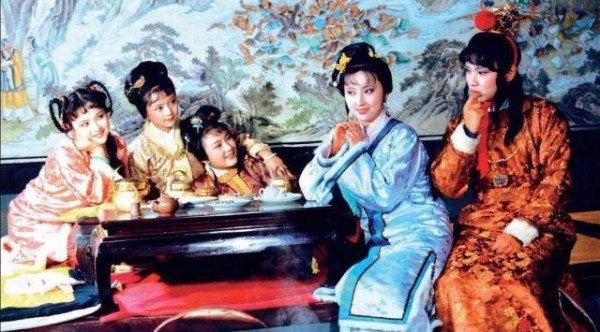 原创87红楼梦：为了黛玉的“罥烟眉”，化妆师翻遍史书，妆后她却哭了
