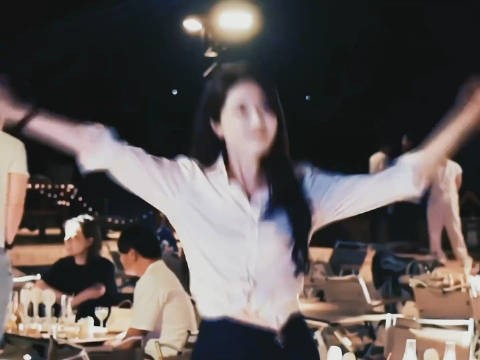 曾黎工作室徽章失窃引争议,粉丝质疑回应态度