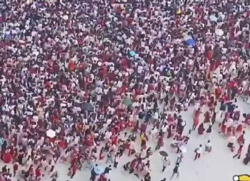 华晨宇演唱会高温备空调增女卫,免费供水获赞