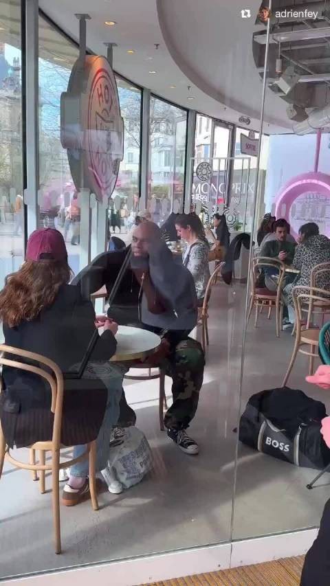 那个眼神.....太真挚了