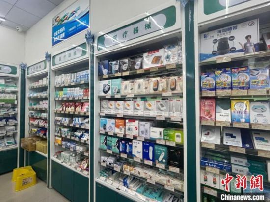 浙江一药店内陈列的医疗器械。潘沁文 摄