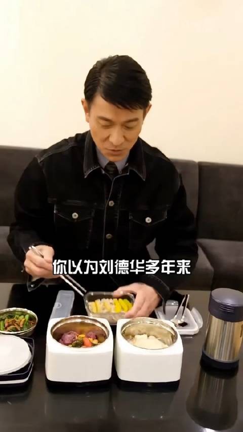 为何刘德华坚持多年一直吃素?本以为个人喜好,背后原因竟如此温暖人心