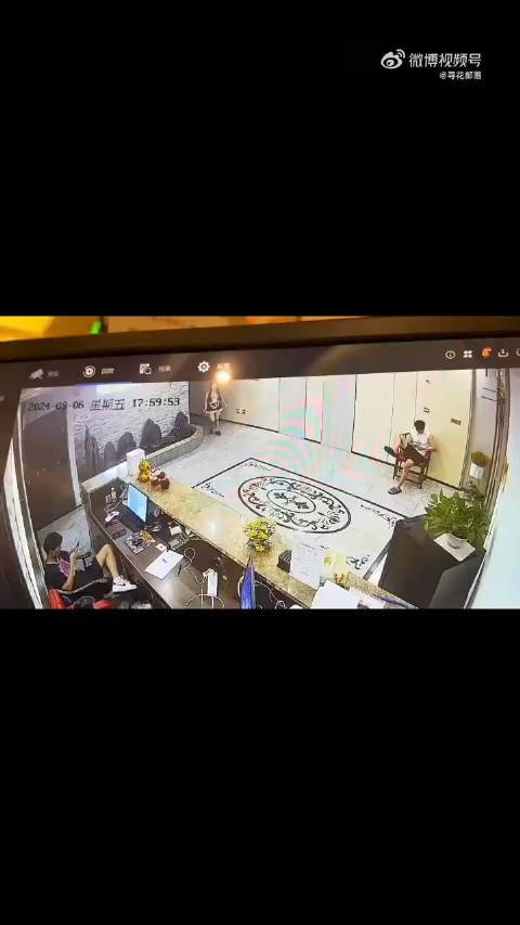 监控下一幕，前台小哥哥都懵了