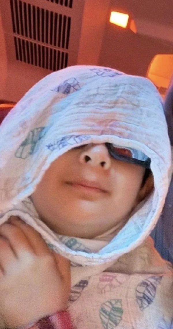 baby杨颖五一晒娃，小海绵露半张脸超像黄晓明，Baby造型美绝了
