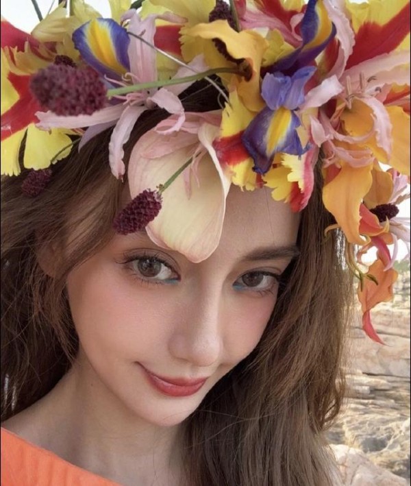 baby杨颖五一晒娃，小海绵露半张脸超像黄晓明，Baby造型美绝了