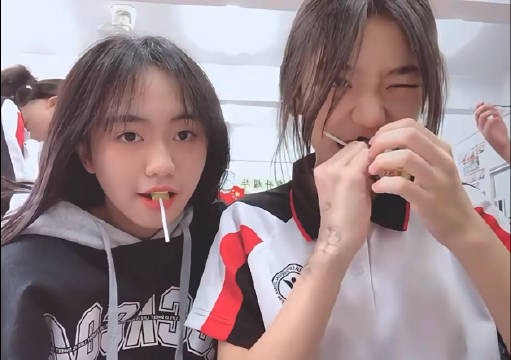 早期小黄饱视频一个 @黄饱饱了 kiyo