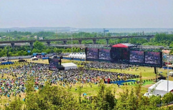 2025武汉空港音乐广场仙人掌音乐节首日燃爆五一！