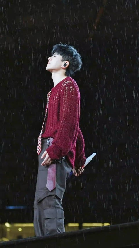 救命!谁懂啊张杰在雨中唱《任我》直接封神!