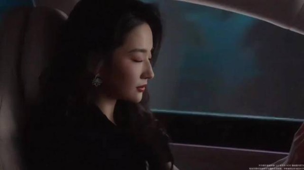 众所周知 刘亦菲现在是形容词 这广告是她拍过最最美的广告了