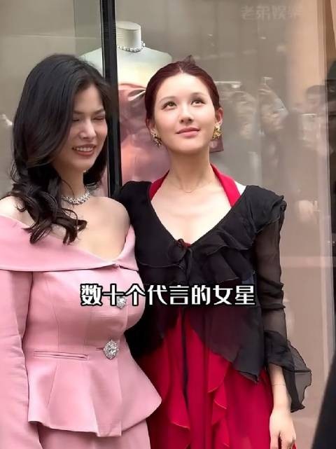 为何赵露思总穿不合身礼服?带入关晓彤视角,才知两人竟是同病相怜