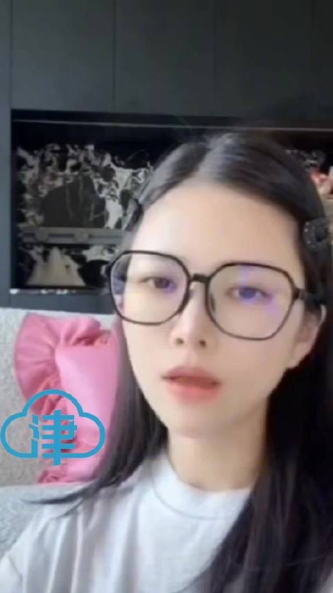 杜淳妻子王灿近期在直播中详细回应了与杜淳结婚多年未举办婚礼的原因