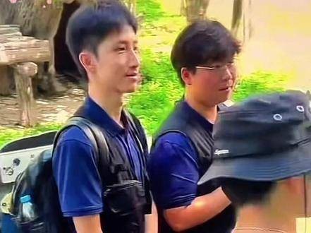 福宝即将展出啦,基地里的奶爸奶妈们也开始忙碌起来