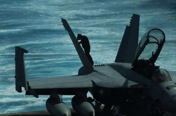 F/A-18F“超级大黄蜂”舰载战斗机