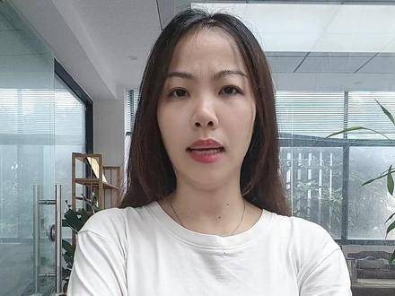 林更新表示关晓彤的长相很有特色，特别欣赏晓彤的微笑