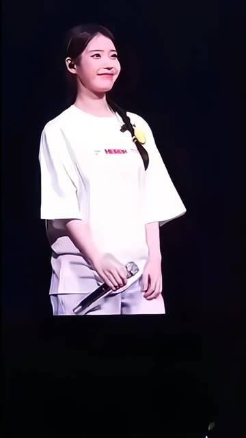 李知恩IU甜美形象引热议