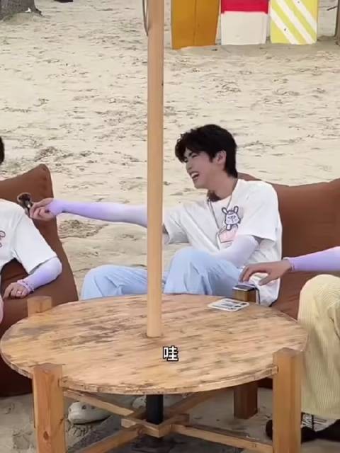 文韬选狗比赛两次，一次狗状元，一次偏科生， 小短腿也有不同的喜好