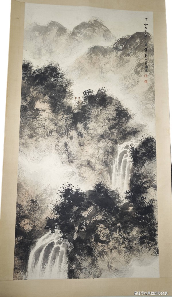 体现了中国传统山水画追求的 “天人合一” 境界，引发观者对自然山水的向往与遐想：