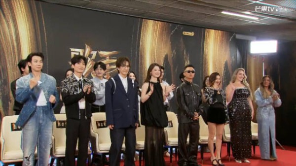 发布会媒体群访+现场抽签直播全程回看