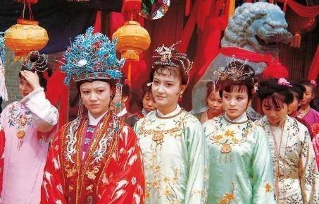 为何巧姐之后贾府再没有新生儿？秘密藏在这两个人的判词里