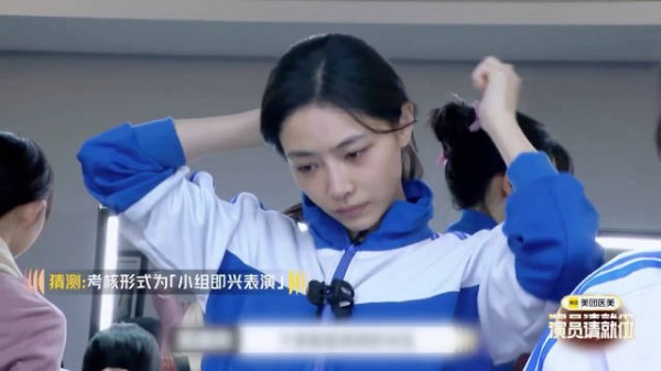 感觉许佳琪素颜比浓妆好看诶,以前总是看她舞台妆