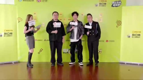 首录探班直播，罗永浩在直播间用一句“大张伟不在脱口秀就完了”笑翻全场！