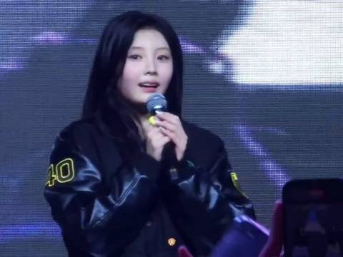 沅禧亮相培花女子大学庆典，首场女大演出引欢呼