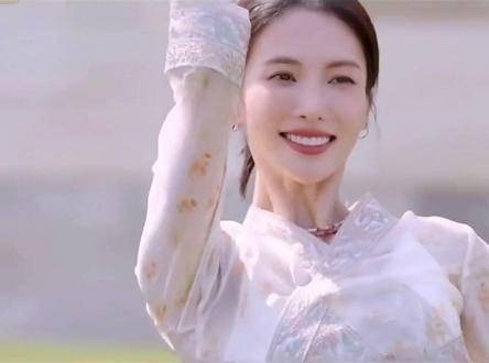 金晨侯明昊演绎法国版美丽神话展现中法文化