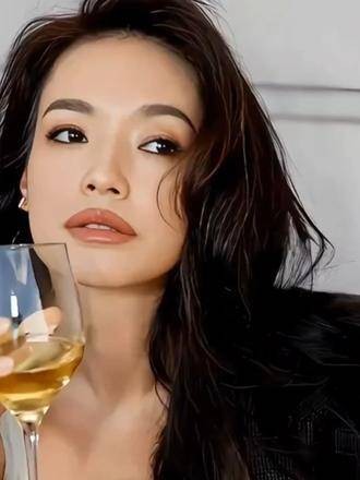 性感与清纯并存的舒淇，总是能带来无尽的创作灵感