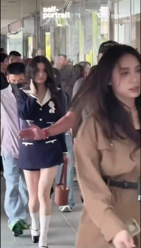 路人镜头下的春夏颜值出众状态佳
