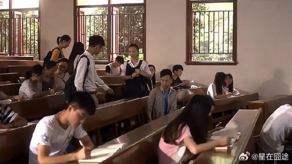 买饭出错瞬间点燃导火索，心机女故意为难，争执爆发