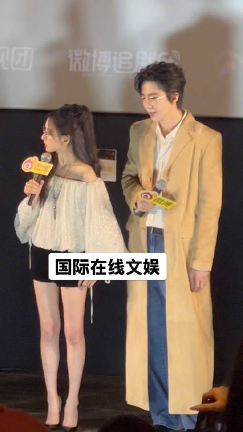 宋祖儿刘宇宁戴镜造型好默契
