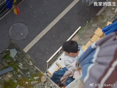 关旭撞到人,老头不让他离开