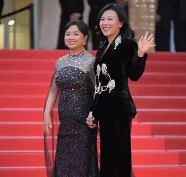 苏敏离婚后首次亮相戛纳，女儿揭露父亲健康问题