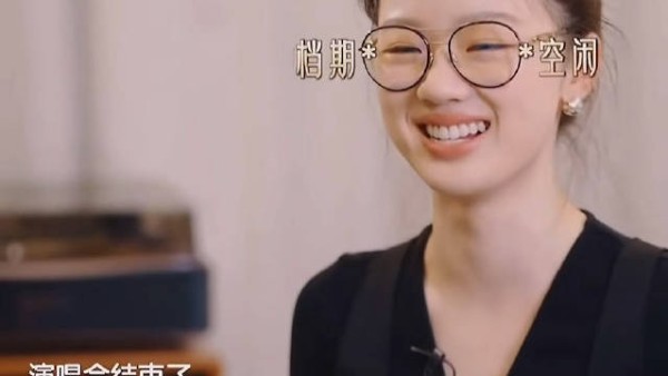 难道这就是一位实力派专业歌手的松弛感吗? 为什么来2025歌手?