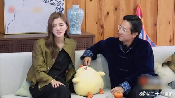 吴千语被问:嫁施伯雄是因为钱吗?她的爽快回答,给足了男友面子