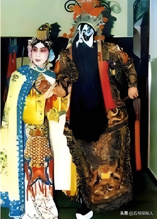 京剧世家出身，“视帝”金鹰奖得主，离婚再婚，绝世好继父！