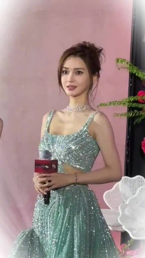 Angelababy离婚后颜值获赞