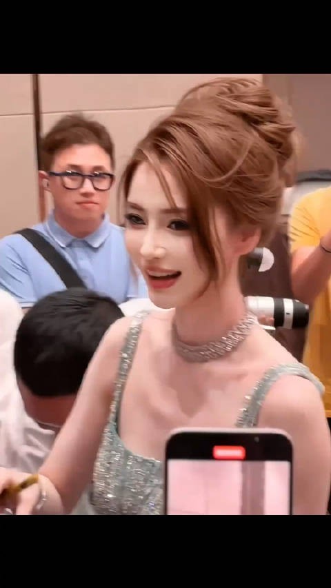 Angelababy带着早期混血感回来了,怎么会有人越长越年轻啊