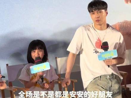 这个小姑娘李珞桉真的太可爱啦!越看越觉得萌~忍不住多看了好几遍!