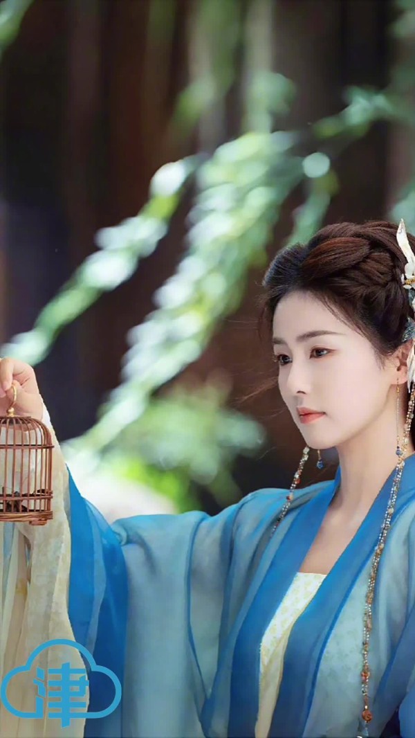 白鹿进组拍摄古装剧《莫离》，改编自《盛世嫡妃》