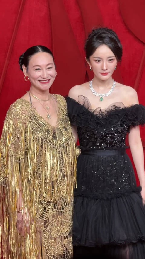 红姐和她的宝贝又幸福了!
