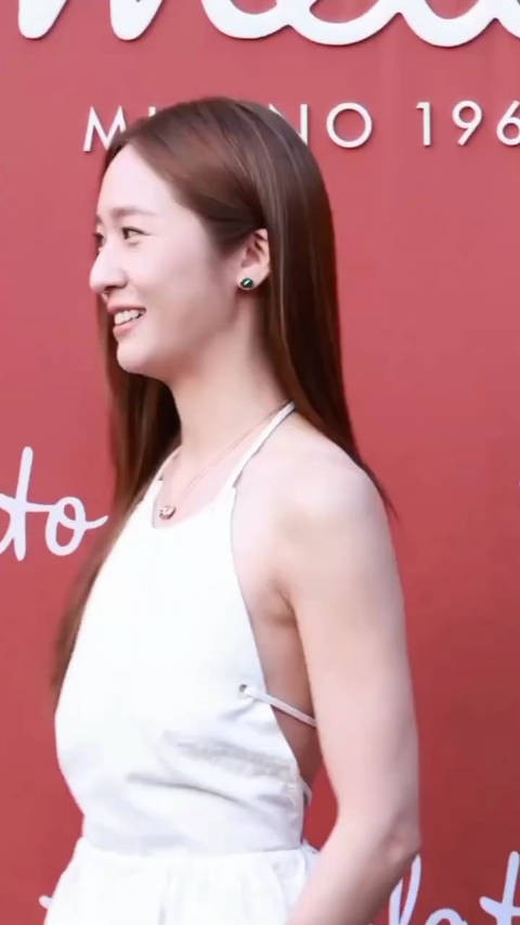 这里的郑秀晶完全女神气质