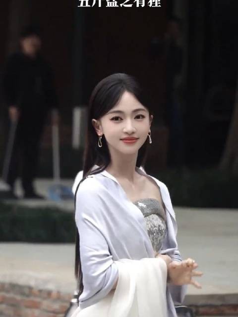 于正发的不够好看!路透才是真绝美!真的感觉生完比不生还好看,灵气好足