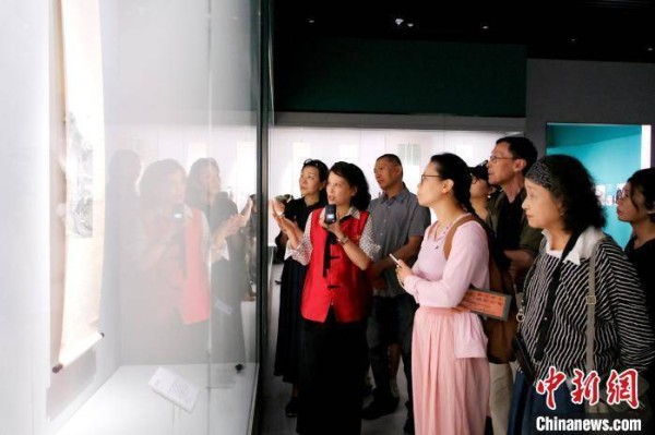 国画大师黄宾虹后人：真迹尽归公有 家中悬挂复制品
