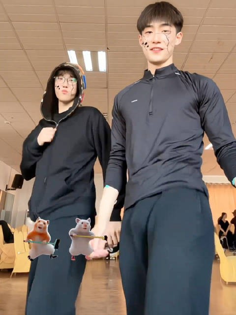 这年纪正是藏不住的时候