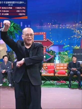 Bobby再度起舞,真是让人忍俊不禁,尽管有些迷糊,但依旧按部就班地完成流程