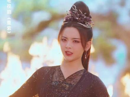 黑发变为白发，亲手焚尽回忆，也释怀了两人之间的情愫